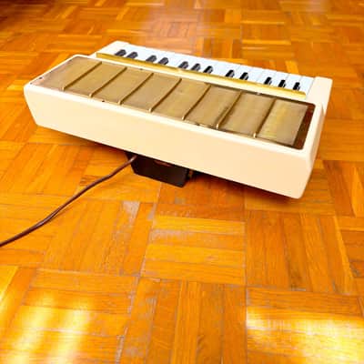 Hohner Organetta 3 - Portable Armonio and Organ from 1950s fully working! Ivory and Gold edition! Made in Germany! image 10