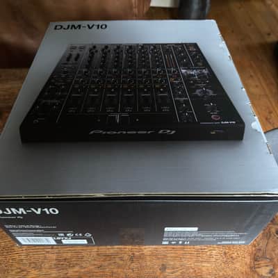 Pioneer DJM-V10 - Excellent condition, boxed image 9