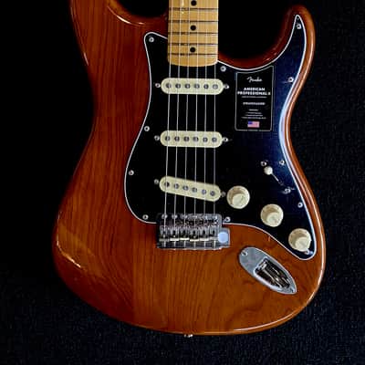Fender American Vintage II '73 Stratocaster with Maple Fretboard - Mocha image 2