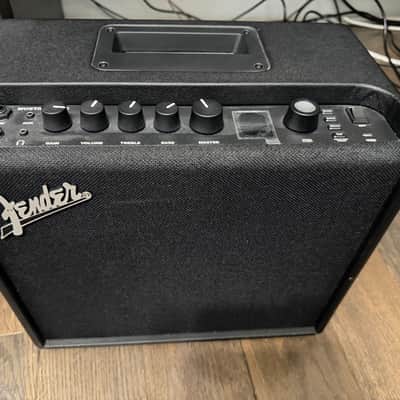 Fender Mustang LT25 25-Watt 1x8" Digital Modeling Guitar Combo 2019 - Present - Black image 3