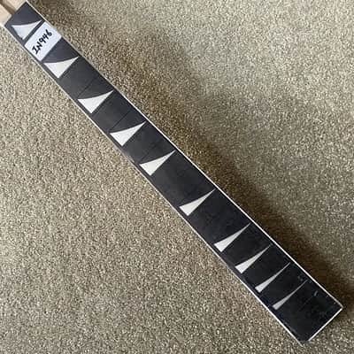 Maple Wood Electric Guitar Maple Neck, Rosewood 24 Frets Fingerboard image 3