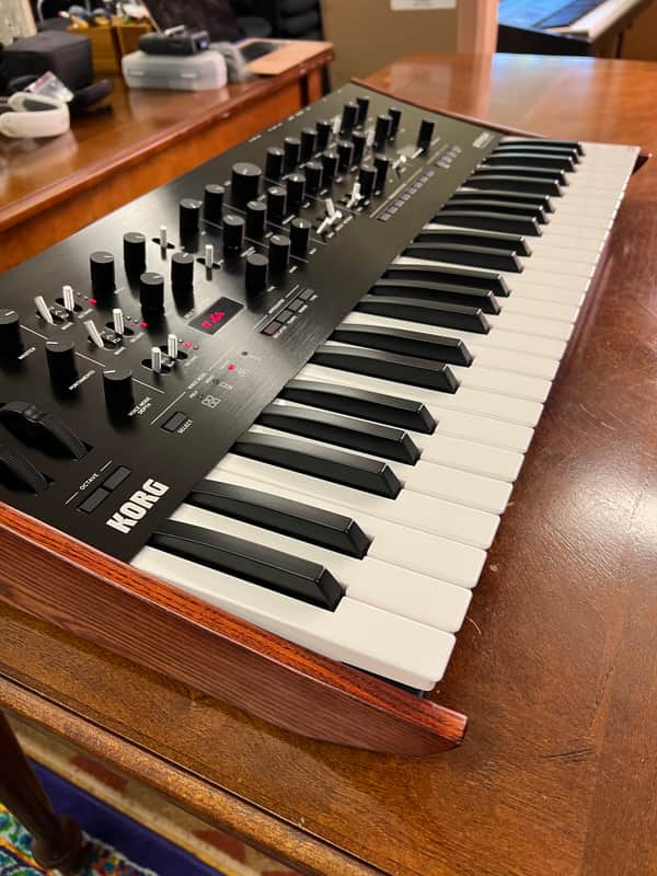 Korg Prologue 8 Polyphonic 49-Key 8-Voice Analog Synthesizer 2018 - Present - Black/Wood image 1