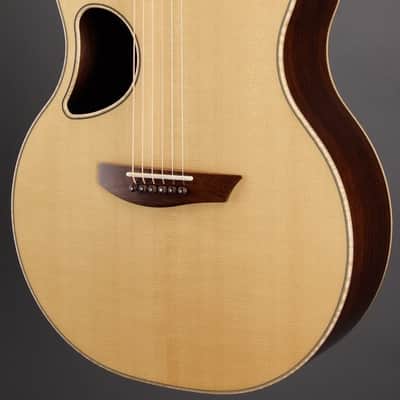 McPherson 4.0 Camrielle 2011 - Gloss image 4