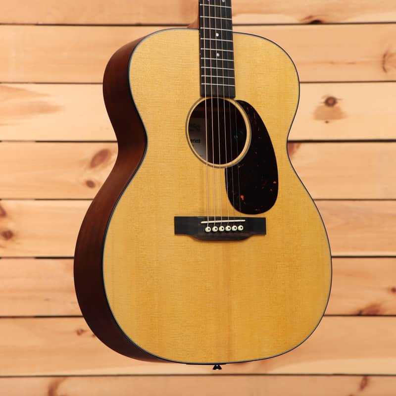 MARTIN 000-10E RETRO: Genuine Savings! $1000 MSRP