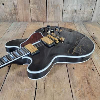 Gibson BB King Lucille Signature 2004 Signed by BB King with Pictures - Black image 11