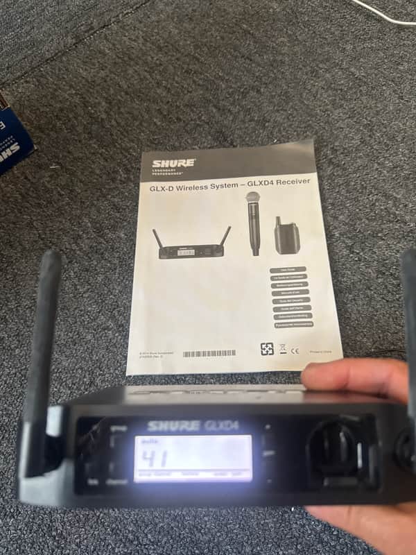 Shure GLXD4 Wireless Guitar Pedal System Black image 1