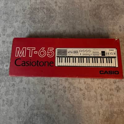 Casio MT-65 Casiotone 49-Key Synthesizer 1980s - White