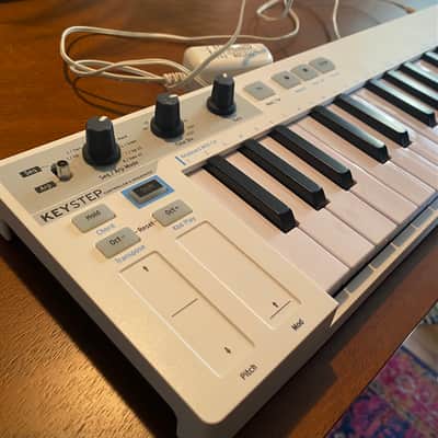 Arturia KeyStep 32-Key MIDI Controller 2017 - 2025 - White image 2