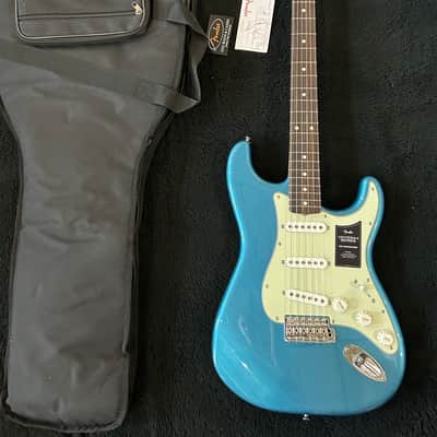 Fender Vintera II '60s Stratocaster with Rosewood Fretboard  Lake Placid Blue  # MX23053329  7 lbs. 13.1 oz image 3