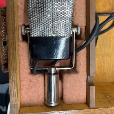 Super Clean Toshiba F Ribbon microphone with new ribbon & cable - film prop used on screen! Walnut case image 5