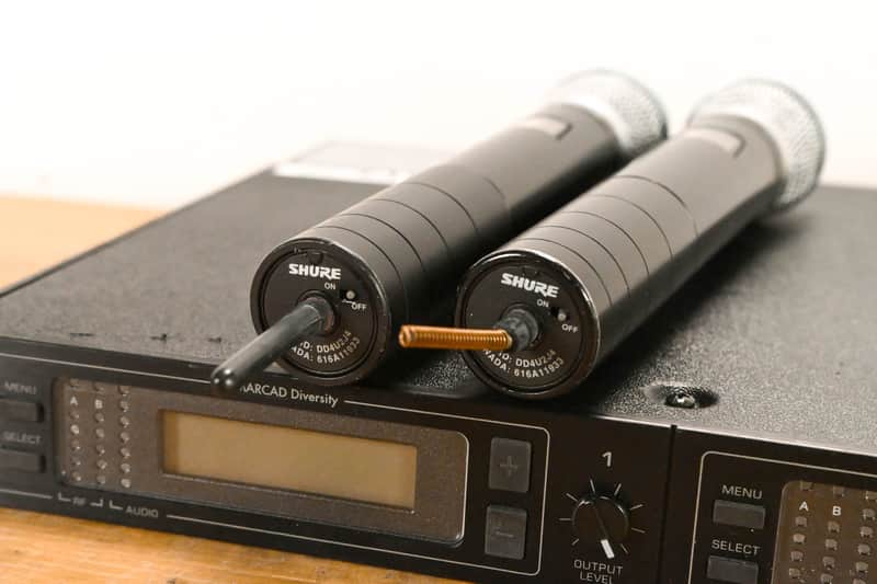 Shure U4D-J4 Wireless Receiver w/ two U2/BETA87A Handheld Mics