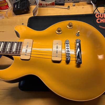 2011 Gibson Les Paul Double Cutaway P-90 Goldtop w/ Hard-Shell Case image 11