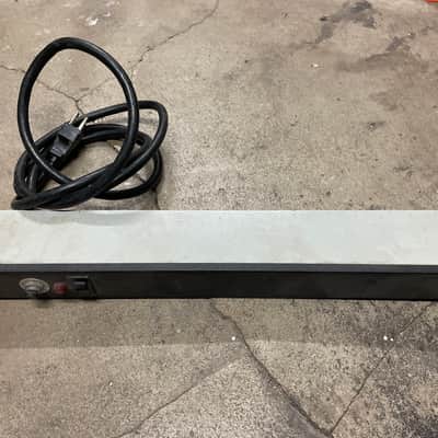 Perma Power Rackmount power strip 15A image 1