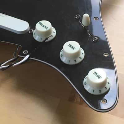 1990s Vintage Fender 1970s Reissue Relic 3Ply Black Strat Loaded Pickguard Lace Sensor image 4
