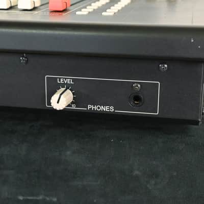 Yamaha LS9-32 32-Input Digital Mixing Console CG01B42 image 7