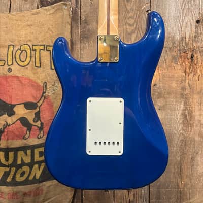 Fender Deluxe Players Stratocaster with Maple Fretboard 2010 - Sapphire Blue Transparent image 4