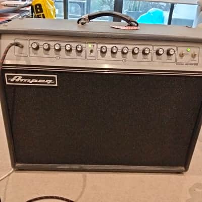 Ampeg GVT52-212 50-Watt 2x12" Guitar Combo 2010s - Black image 2