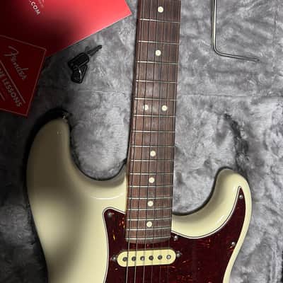 Fender American Professional II Stratocaster with Rosewood Fretboard 2020 - Present - Olympic White image 3