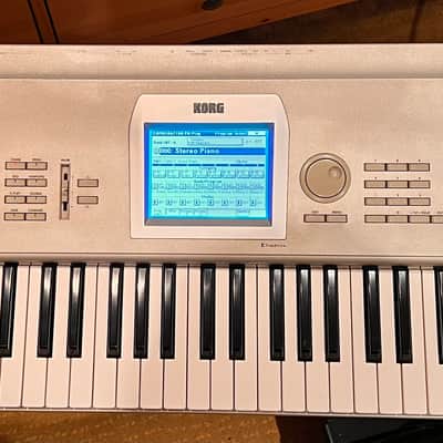 Korg Triton Studio 61-Key 120-Voice Polyphonic Workstation 2002 - 2005 - Silver