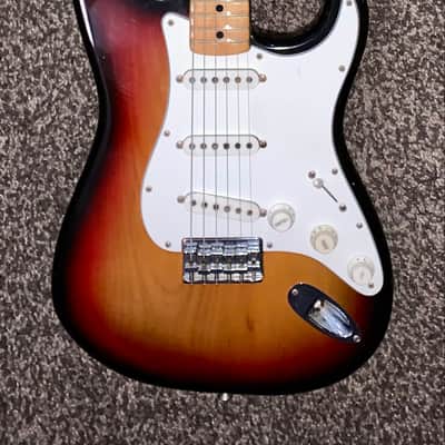 Vintage 1973 fender Stratocaster maple Fretboard electric.guitar hardtail  made in the usa  Sunburst image 1