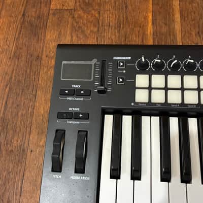 Novation Launchkey 25 MKII MIDI Keyboard Controller 2015 - 2020 - Black image 3