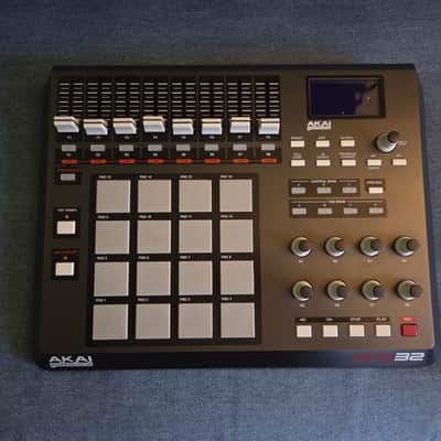 Akai MPD32 2010s - Black image 2