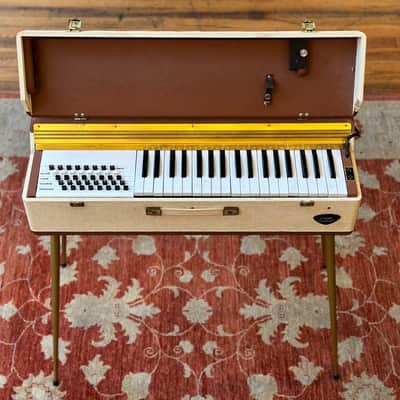 Lincoln Chordmaster Portable Organ image 1