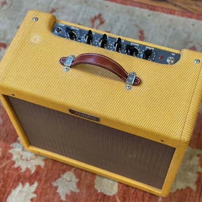 Fender Blues Junior III Ltd. Ed. Lacquered Tweed 15 Watt 1x12" Guitar Amplifier image 3