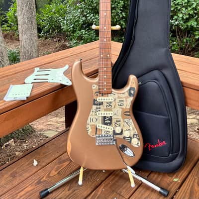 Fender Vintera 1960s Road Worn Stratocaster 2021 - Limited Edition Firemist Gold With New Fender Gig Bag image 2