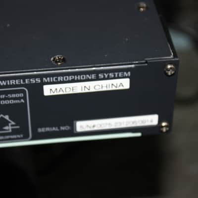 VocoPro UHF-5800 Plus 4-Mic Wireless System with Case image 7
