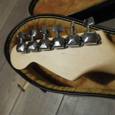 Fender "Squier Series" Standard Stratocaster with Maple Fretboard 1992 - 1996 - Arctic White image 10
