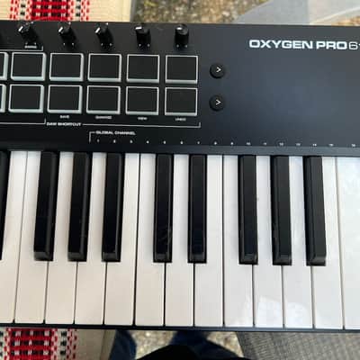 M-Audio Oxygen Pro 61 MIDI Keyboard Controller 2020 - Present - Black image 11