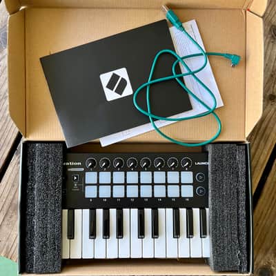 Novation Launchkey Mini MKII MIDI Keyboard Controller with Gator Case image 3