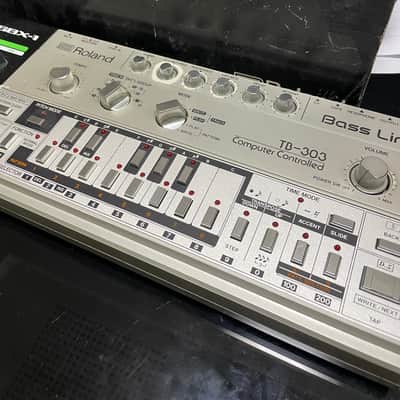 Roland TB-303 + Roland SBX-1 sync box image 4