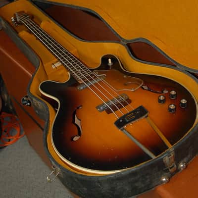 Video Demo 1967 Danelectro Coral Firefly Bass F2B4 Lipstick Pickups OrigVictoria Hardshell Case image 11