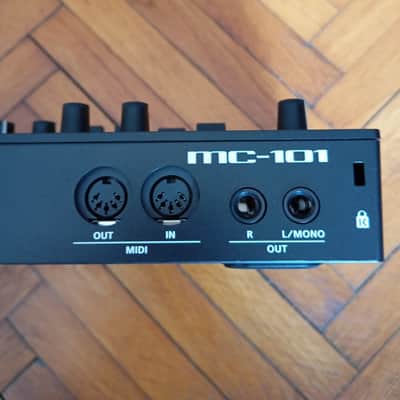 Roland MC-101 Groovebox / Drum Machine / Synthesizer image 7