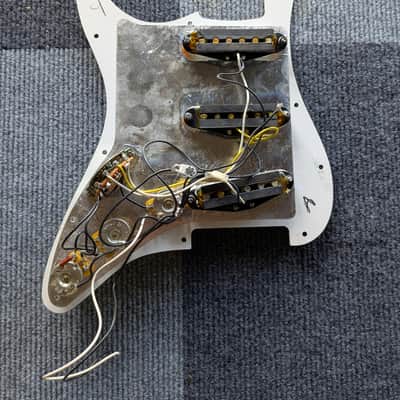 Fender Stratocaster 2007 MIM Loaded Pickguard SSS Pickups image 2