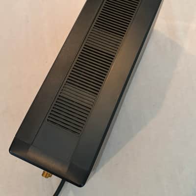 APC UPS 1350 2019 - Factory Black image 2