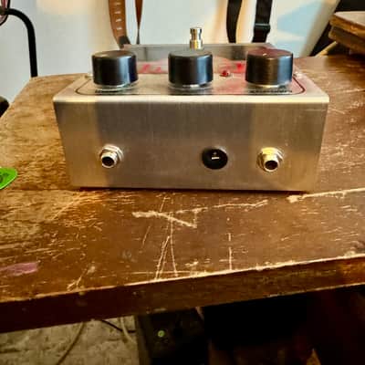 Electro-Harmonix Big Muff Pi 2000 - Present - Silver / Black / Red image 3