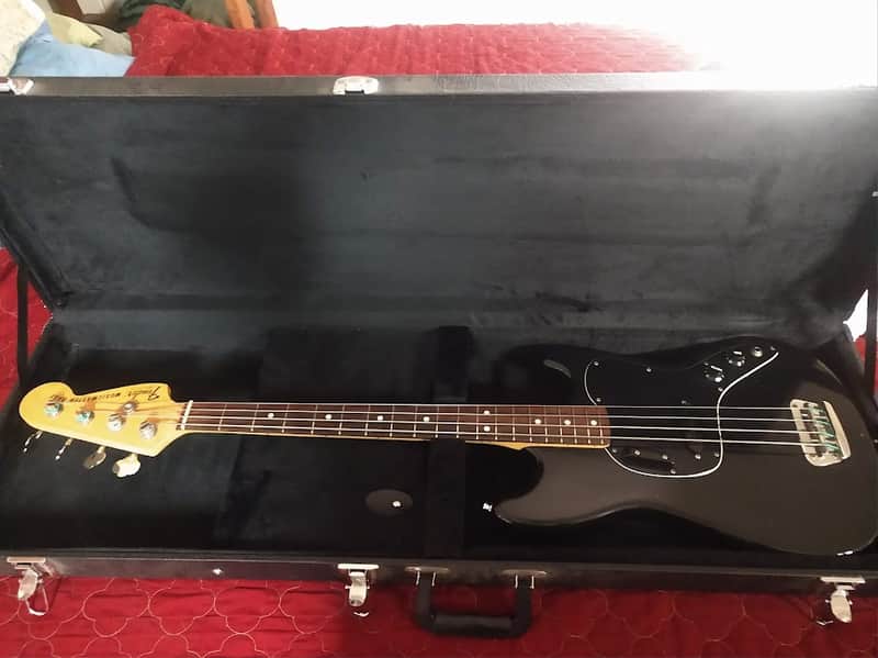 Fender Musicmaster Bass 1977 Black w/ original case + hard shell case image 1