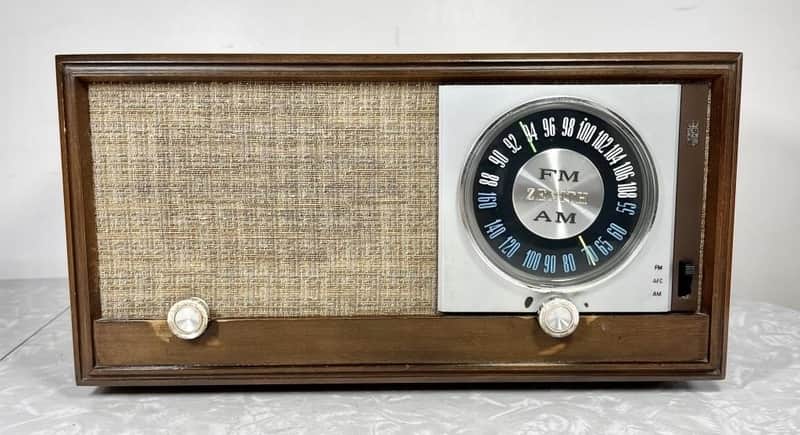Vintage Zenith Model X323 AM/FM Tube Radio – Fully Working Order image 1