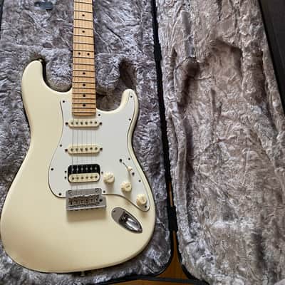 Fender American Professional Stratocaster HSS Shawbucker with Maple Fretboard 2017 - 2019 - Olympic White image 1