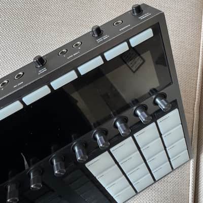 Native Instruments Maschine Plus 2020 - Present - Black image 10