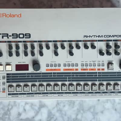 Roland TR-909 & Pelican Case