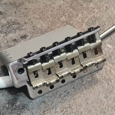Original 1980s Fujigen MIJ ESP Stratocaster tremolo bridge - Incredibly rare piece... imagen 5