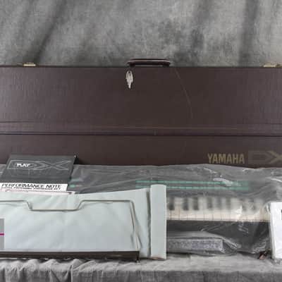 YAMAHA DX7 Digital Programmable Algorithm Synthesizer in Excellent Condition