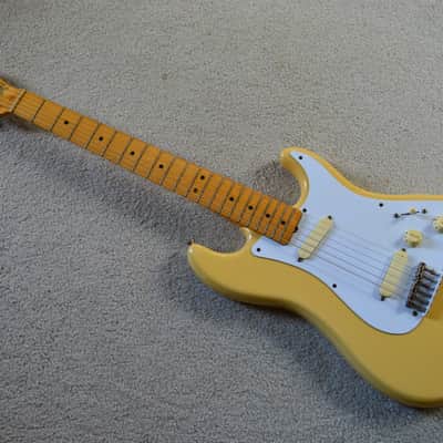Fender Bullet 1 c. 1983 - vintage white image 1