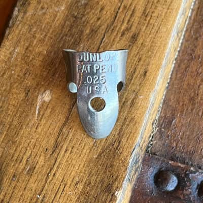 (17956) Dunlop Vintage Collectible Patent Pending .025 Metal Finger Picks image 3