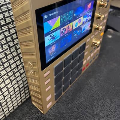 Akai MPC One Standalone MIDI Sequencer Gold Edition 2020 - Present - Gold image 3