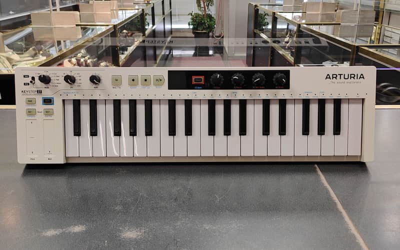 Arturia KeyStep 37 MIDI Controller / Keyboard 2021 - 2025 - White image 1